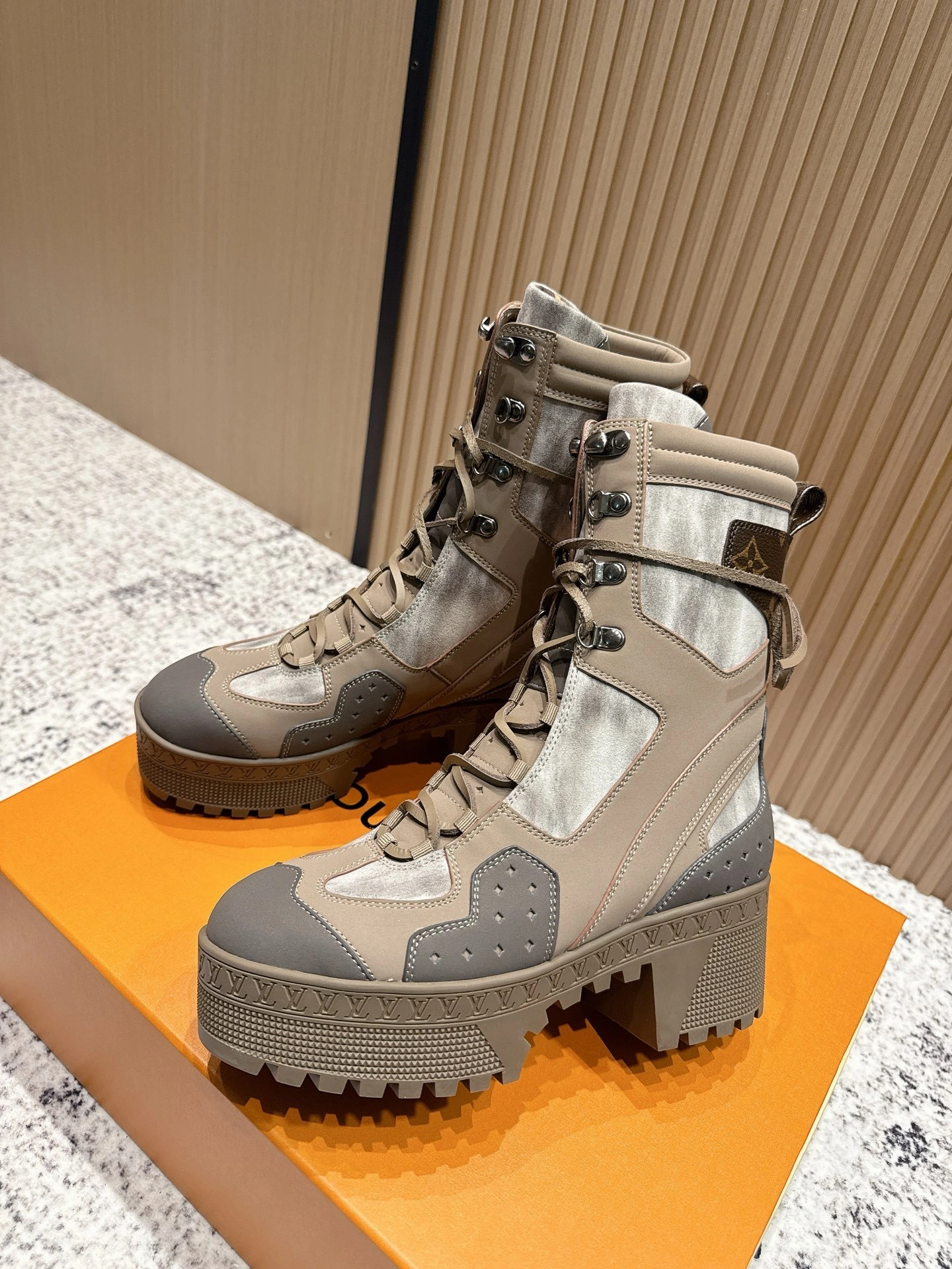 COCO-- 8V 1AISC3 cowhide Heel height ：7cm Waterproof：3.5cm item:E-X362J2912